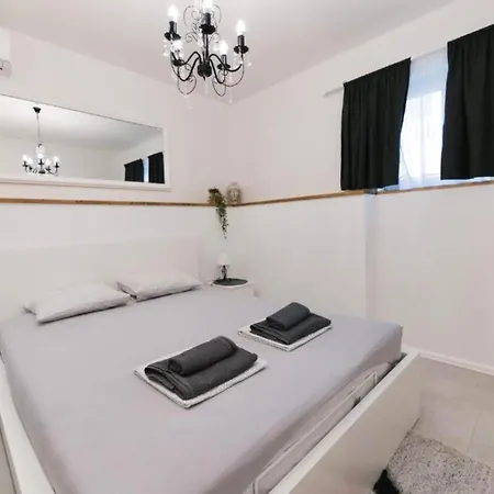 Apt. 2, Marghareta