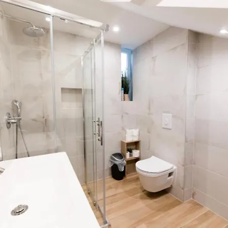 Apt. 2, Marghareta דוברובניק