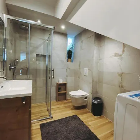 Apt. 2, Marghareta Lägenhet *