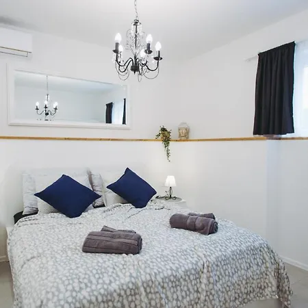 Apt. 2, Marghareta Lägenhet